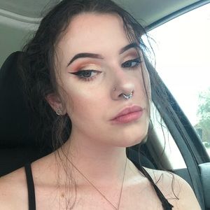 Meet your Posher, Cleo